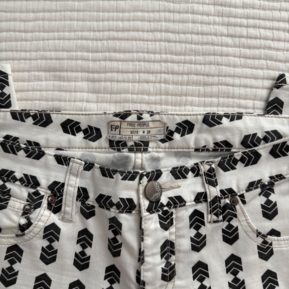 Free People Arrowhead Skinny Jeans in Black and White (Size 28) - Picture 7 of 9